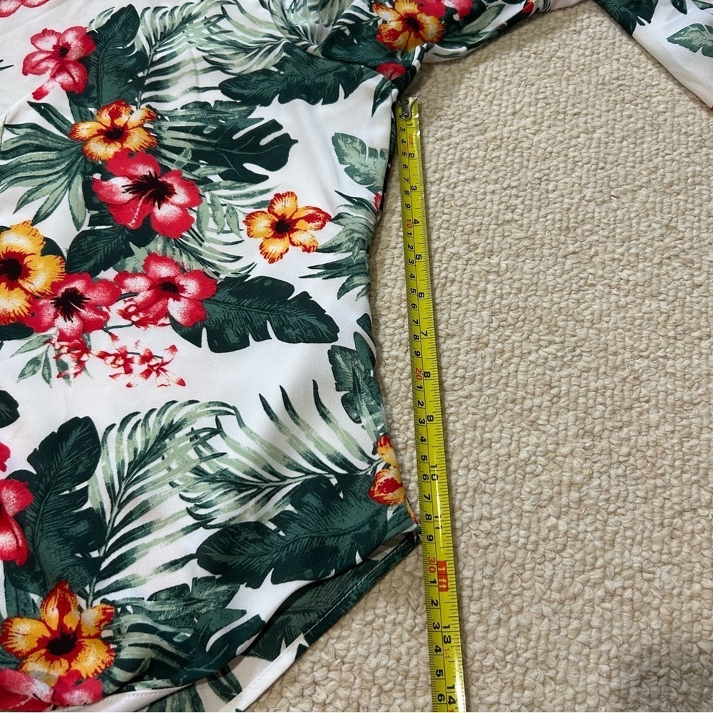 GUESS Size Medium Hawaiian Tie Front Blouse V-neck long Sleeve Button-Up Floral - Picture 9 of 10